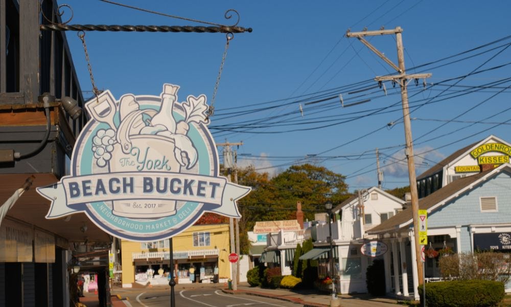 beach bucket sign from street 1000x600